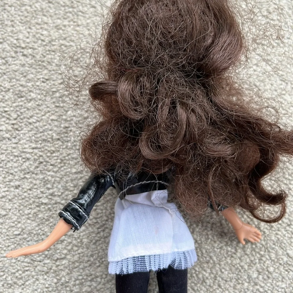 Bratz   Yasmin Yasmin’s First Date Doll - Picture 6 of 7